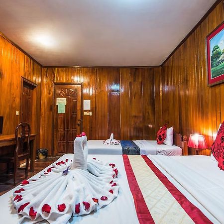 Neak Pean Hotel - Wooden House Сиемрип Экстерьер фото