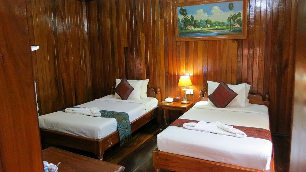 Neak Pean Hotel - Wooden House Сиемрип Экстерьер фото