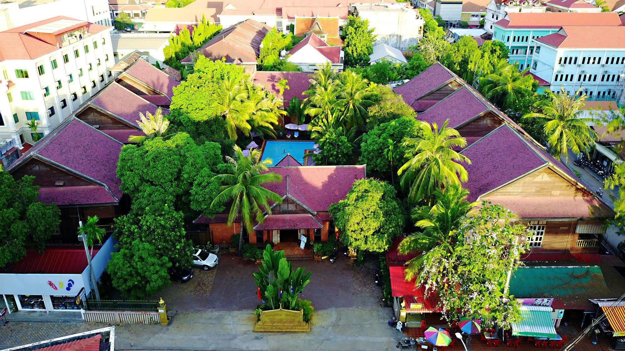 Neak Pean Hotel - Wooden House Сиемрип Экстерьер фото