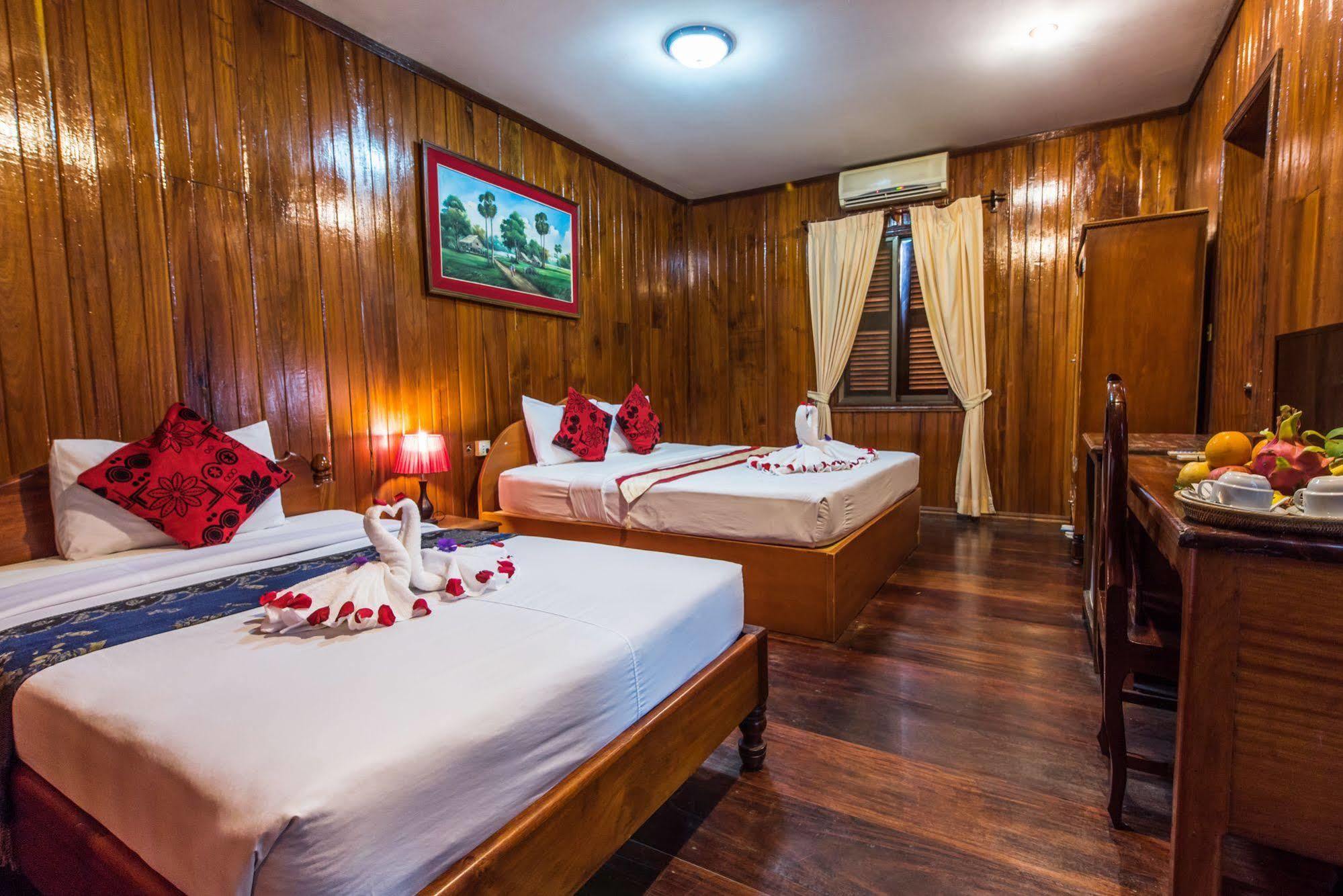 Neak Pean Hotel - Wooden House Сиемрип Экстерьер фото