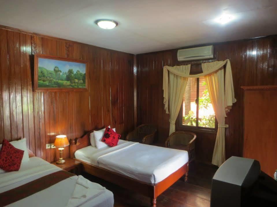 Neak Pean Hotel - Wooden House Сиемрип Экстерьер фото