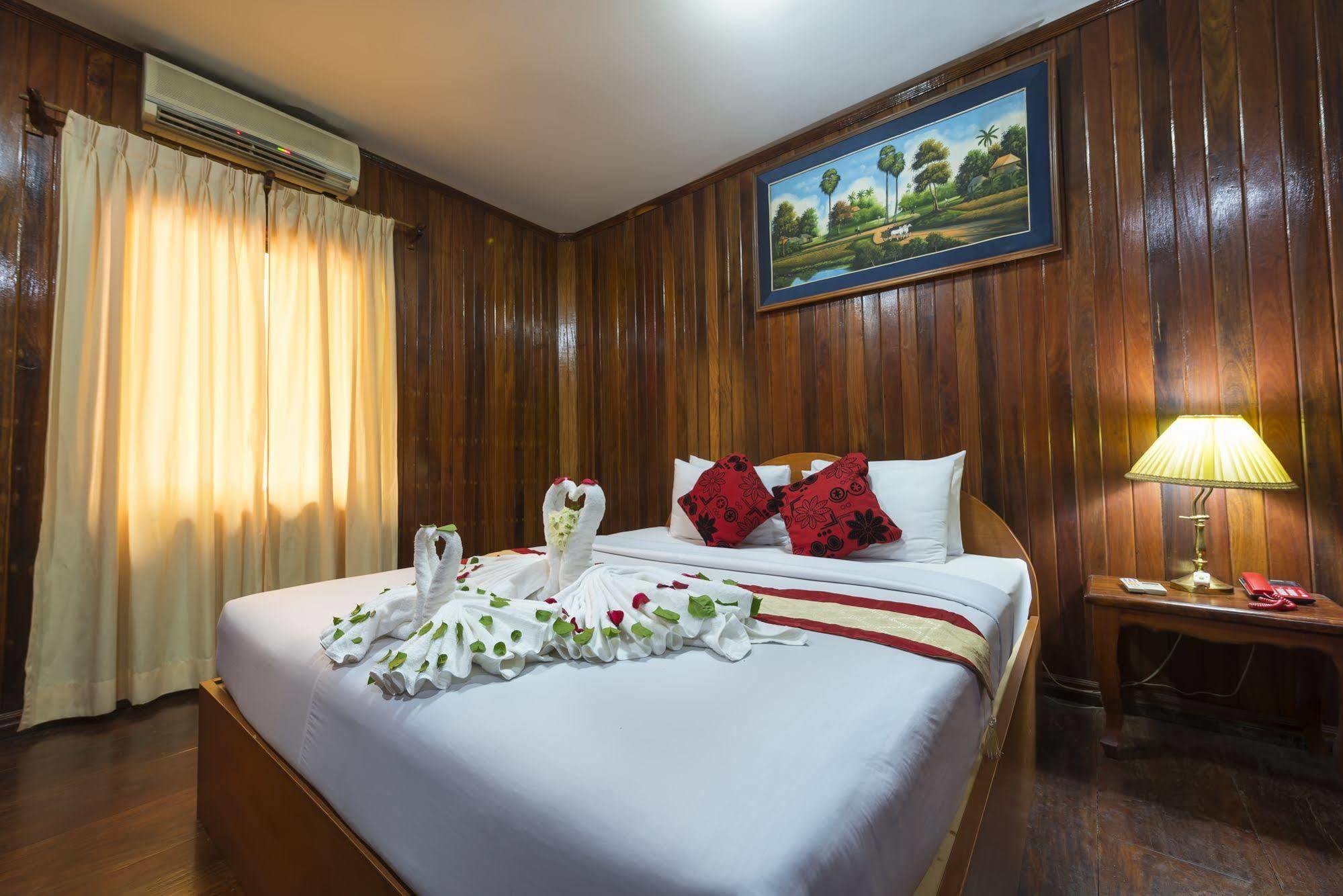 Neak Pean Hotel - Wooden House Сиемрип Экстерьер фото