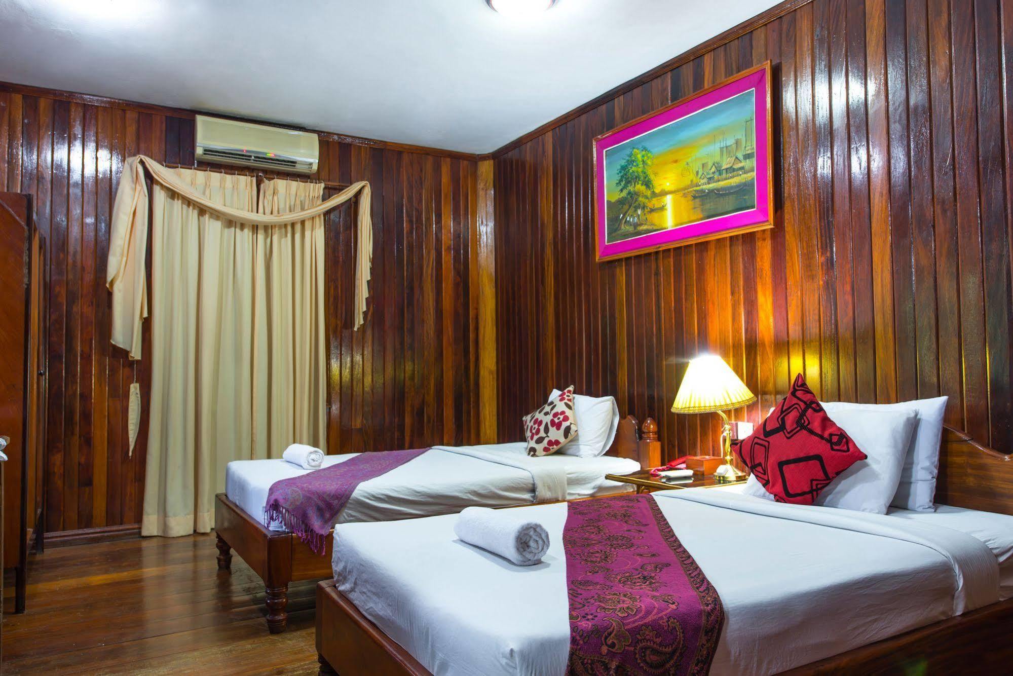 Neak Pean Hotel - Wooden House Сиемрип Экстерьер фото
