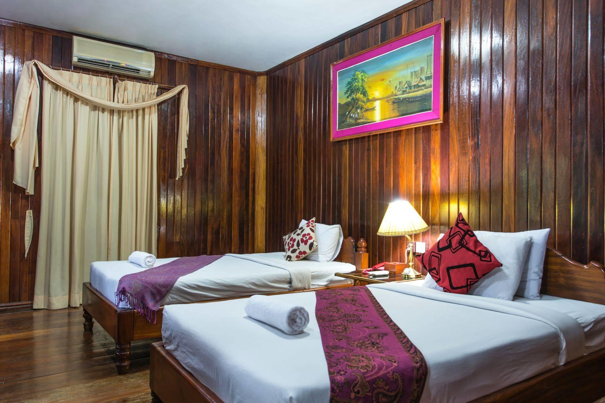 Neak Pean Hotel - Wooden House Сиемрип Экстерьер фото