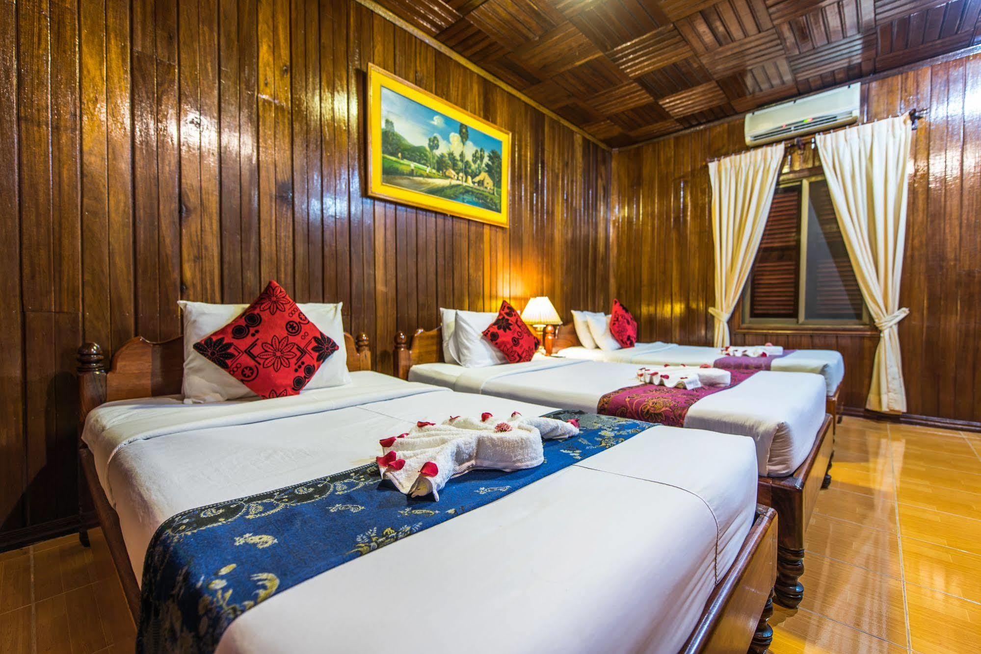 Neak Pean Hotel - Wooden House Сиемрип Экстерьер фото