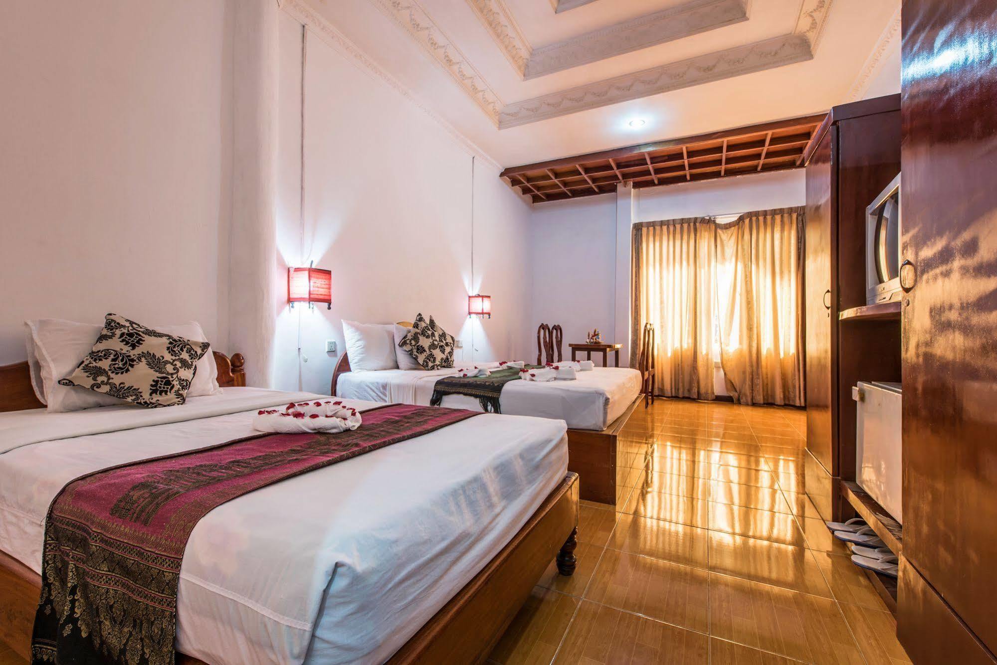 Neak Pean Hotel - Wooden House Сиемрип Экстерьер фото